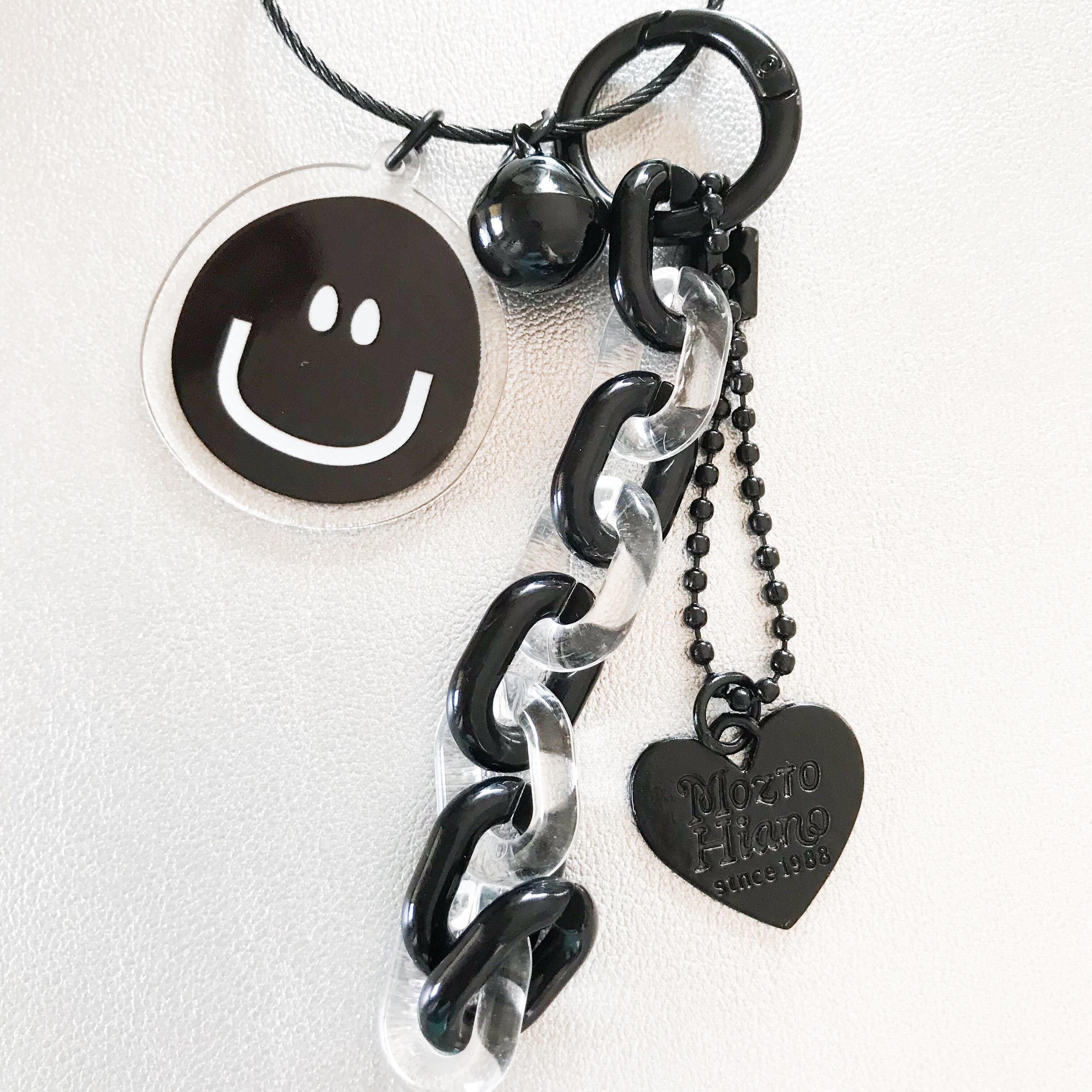 モノクロスマイルキーホルダー | ALOHALOHA