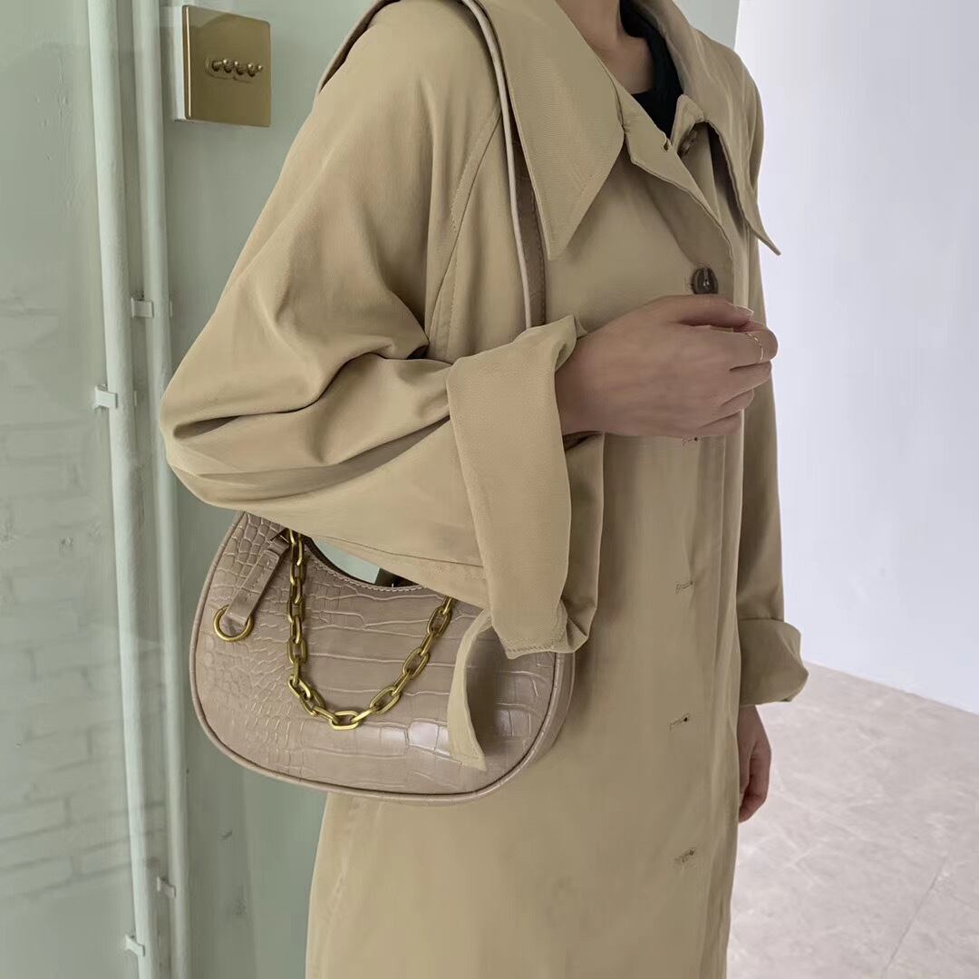 クロコ型押しショルダーバッグ