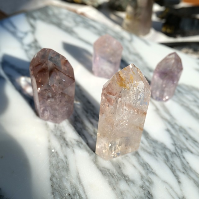 【魂の記憶を照らし、使命を目覚めさせる黄金の光】発光ゴールデンファントムアメシスト　ポリッシュポイント G6_4