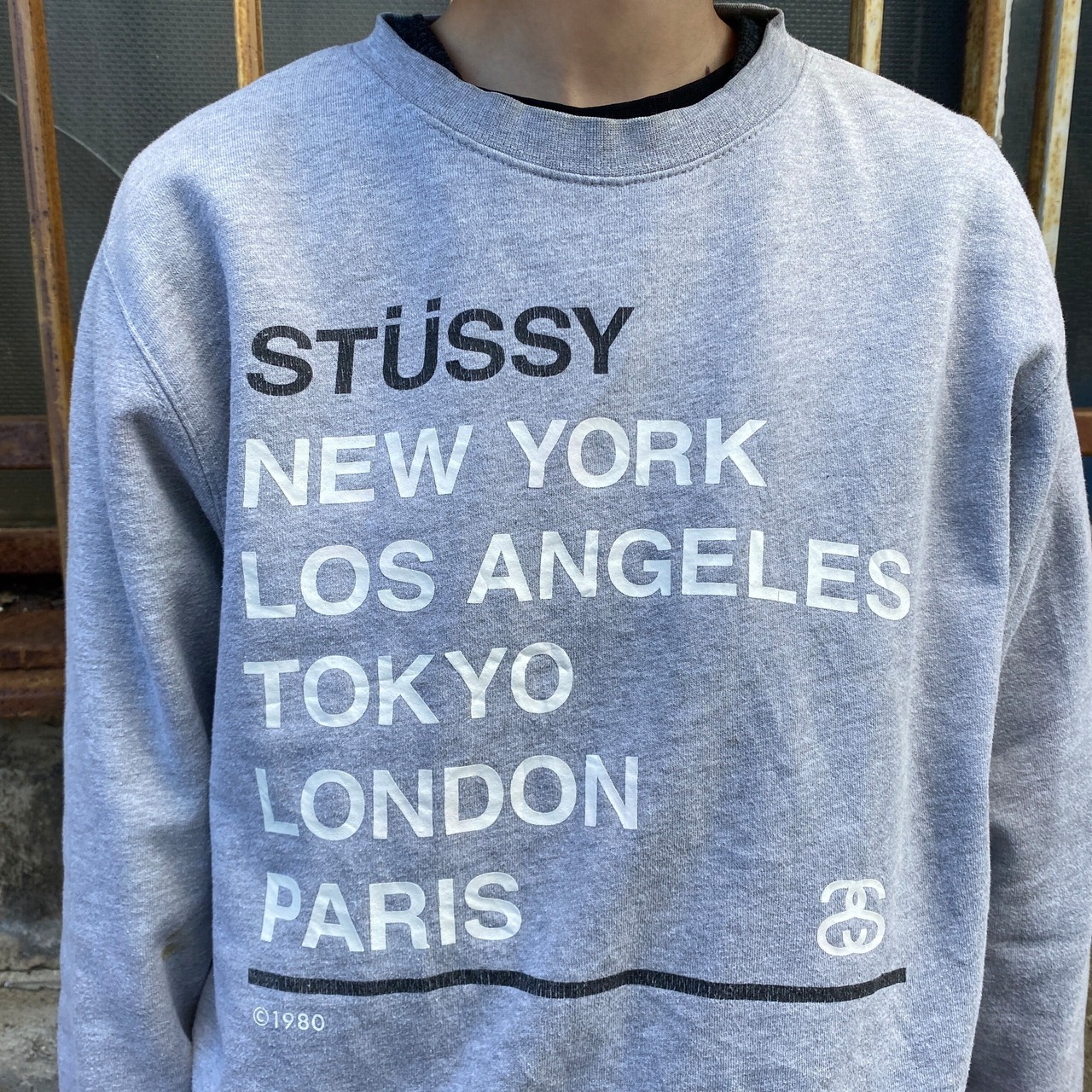 Stussy ステューシー WORLD TOUR スウェット メンズM シャネルロゴ 
