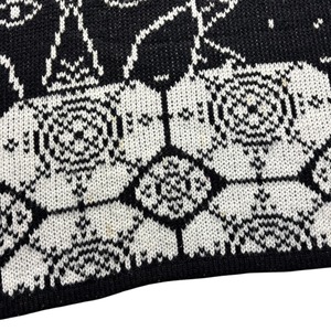 “Sun Face” pattern monotone knit sweater