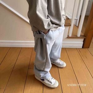 【and butter】ボタンワイドスウェットパンツ ライトブルー 130cm