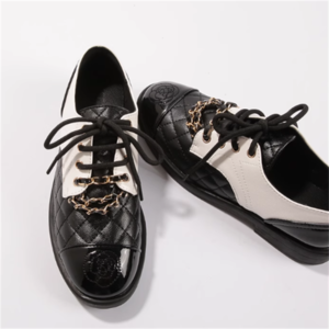 【送料無料】 シューズ キルティング レースアップ 装飾 チェーン 靴 革靴 ローファー 3色 ローヒール アーモンドトゥ バイカラー PU フェイクレザー レザー 革 合皮 光沢 エレガント 可愛い 大人可愛い きれいめ シンプル カジュアル シック コンサバ 華やか 大人 上品 おしゃれ お洒落 こなれ感 高見え 高級感 ガーリー フェミン 無地 春 秋 20代 30代 40代 レディース 女性 デート お出かけ 女子会 お呼ばれ 休日 お茶会 授業参観 結婚式 二次会 パーティ 演奏会 ファッション