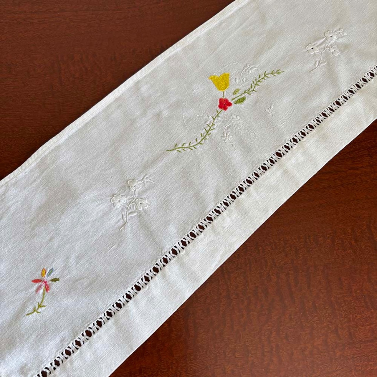 刺繍　棚飾り　白糸刺繍　色刺繍　ハンドメイドインテリア　野花　12clek23-2