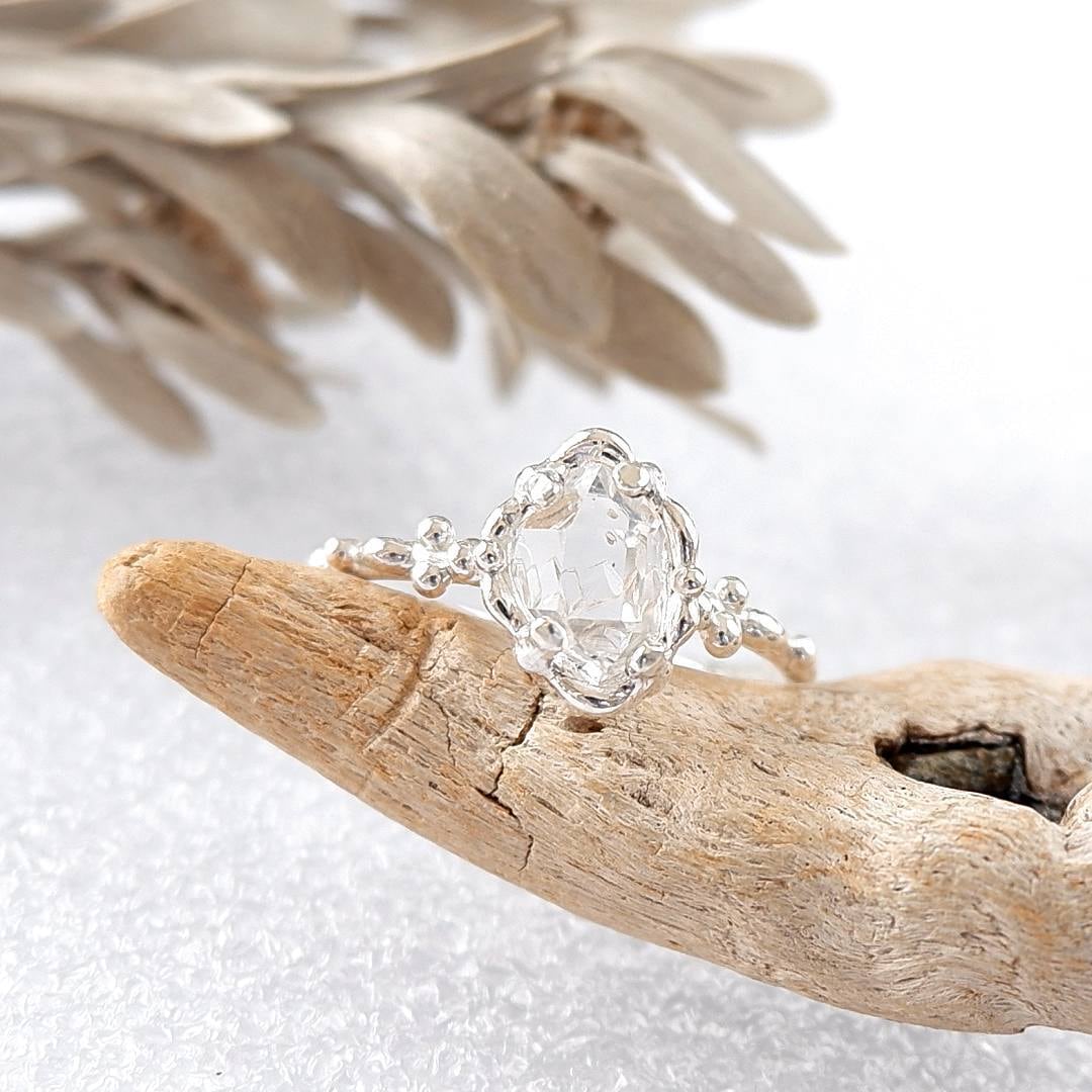 硬質な輝きが美しい水晶～ ハーキマーダイヤモンドの粒飾りリング 10号