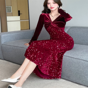 【送料無料】 ロングドレス 4色 衣装 カラードレス マキシ マーメイド Aライン フレア プルオーバー 長袖 Vネック キラキラ ラメ グリッター 異素材切り替え ドッキング ベロア ベルベット エレガント 可愛い 大人可愛い きれいめ シンプル カジュアル シック コンサバ 華やか 大人 上品 おしゃれ お洒落 主役級 こなれ感 高見え 高級感 無地 冬 30代 40代 レディース 女性用 お呼ばれ 結婚式 二次会 パーティ 演奏会 フォーマル ファッション 美脚 脚長 定番 着痩せ 垢抜け 存在感