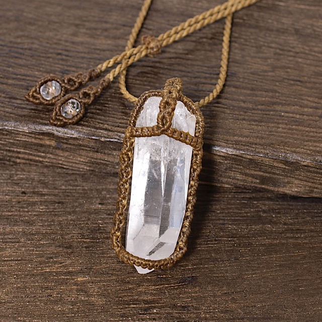 【一点物】カブラル産レムリアンシード原石を包んだマクラメネックレスNo.6