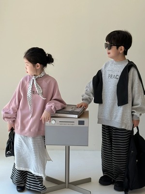 《取寄》PEACEプリントスウェット （ピンク／グレー） KMAI 2025秋 韓国子供服 トップス カットソー トレーナー バックプリント プルオーバー オーバーサイズ ゆるカジ （90~150cm）