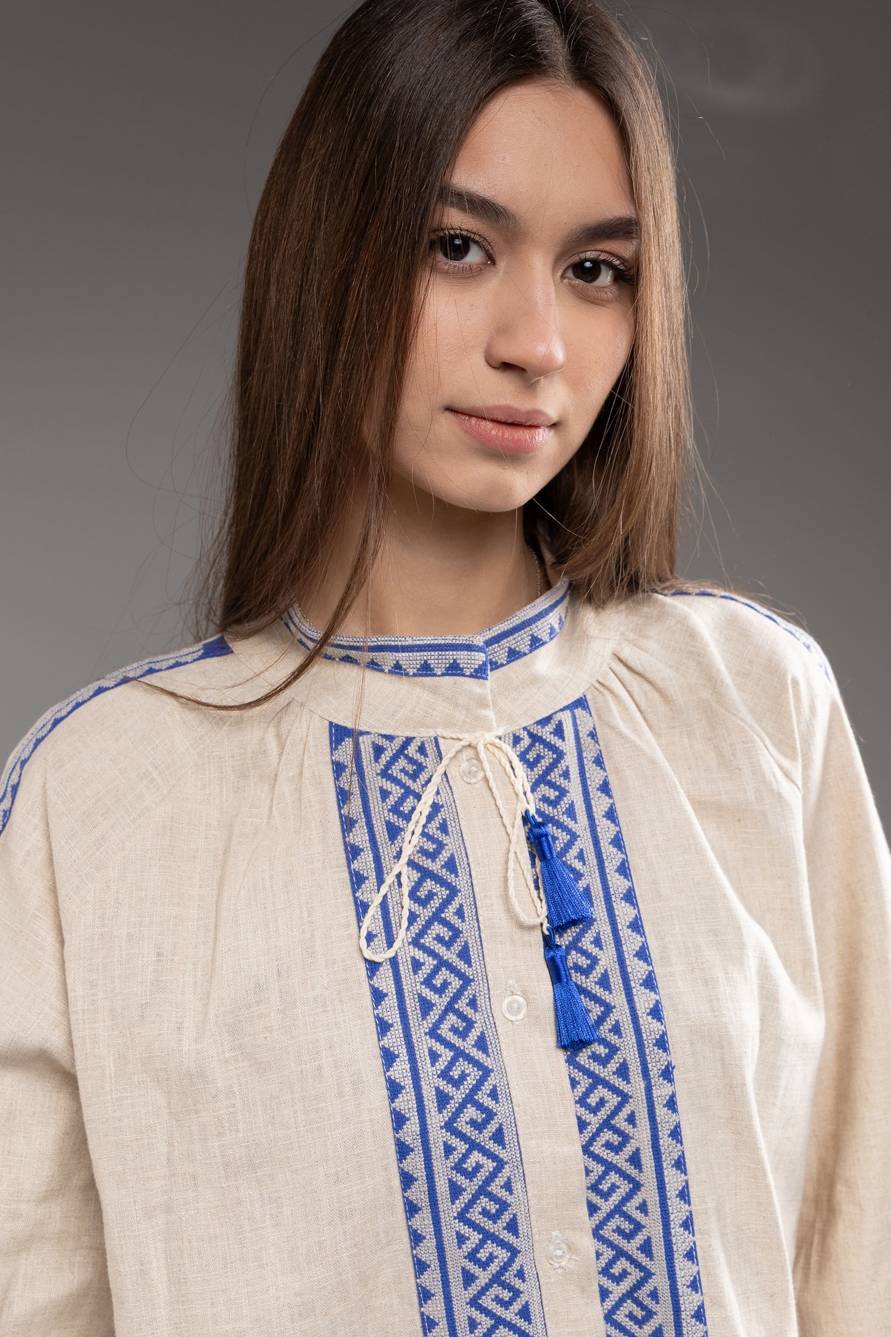 ウクライナ刺繍ヴィシヴァンカ　手刺繍　平行縫い　麻　レディース・フリーサイズ - 2