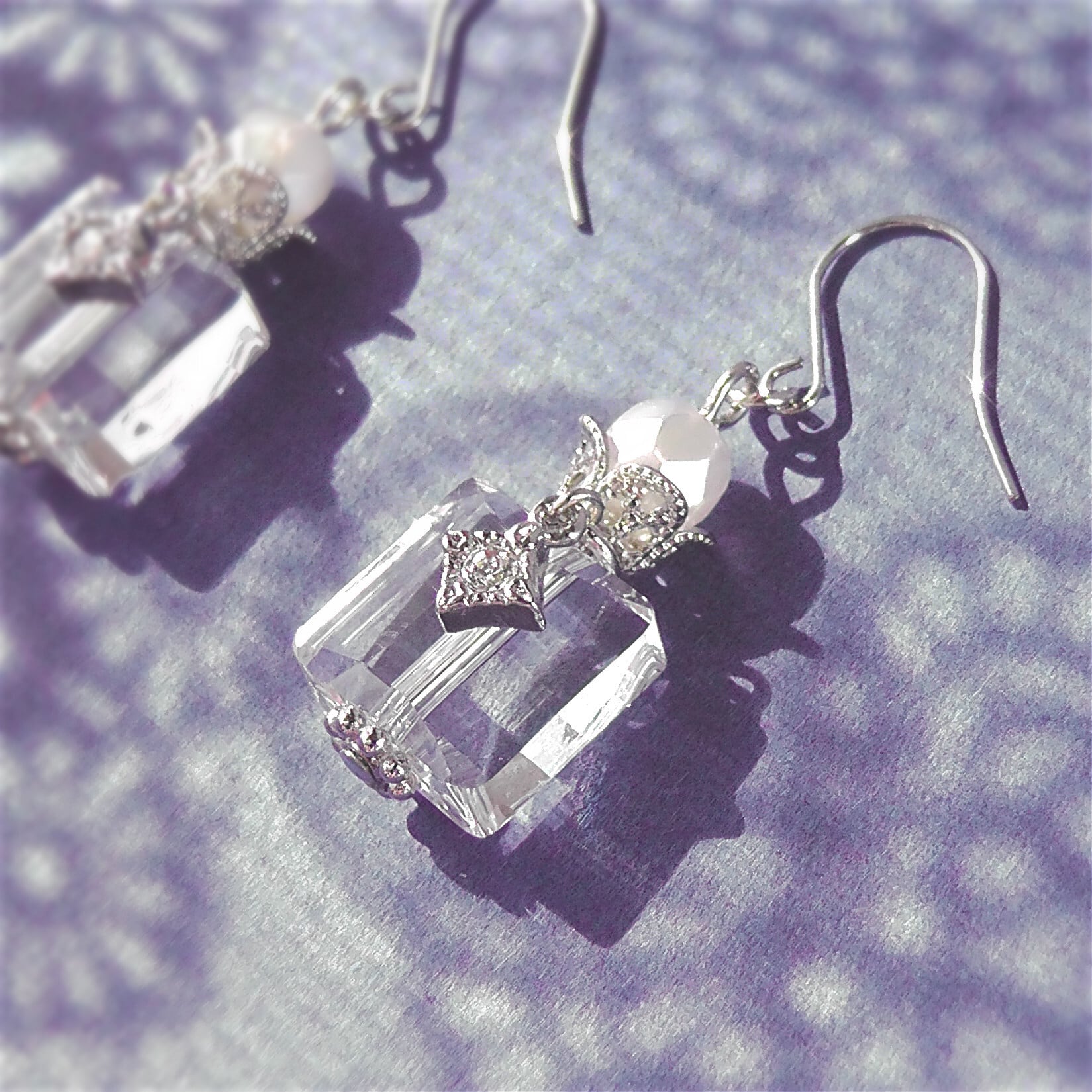 【新作】まる香水瓶風薔薇ピアス　イヤリング 新作】まる香水瓶風薔薇ピアス イヤリング