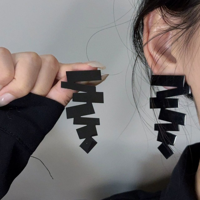 Geometric Design Pierced Earrings 01385