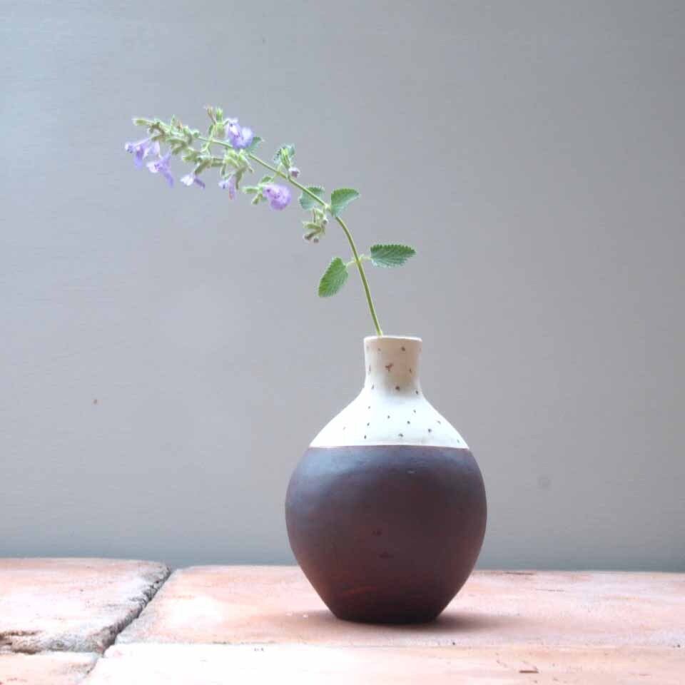 8 草舟・金子佐知恵(陶) トングリ花器②