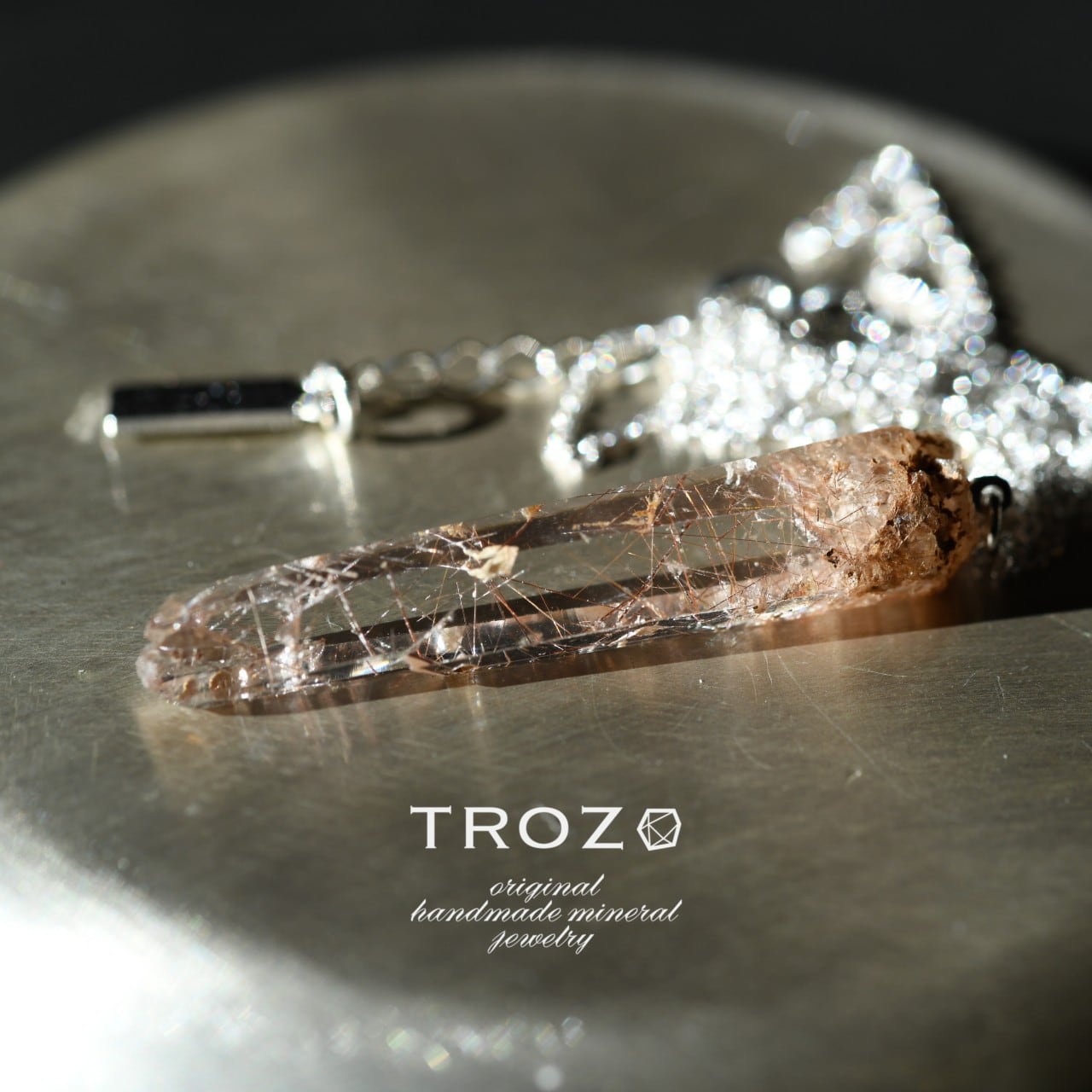 ブラックルチルクォーツ【11】ルース・カボション（25×19.5mm） □011