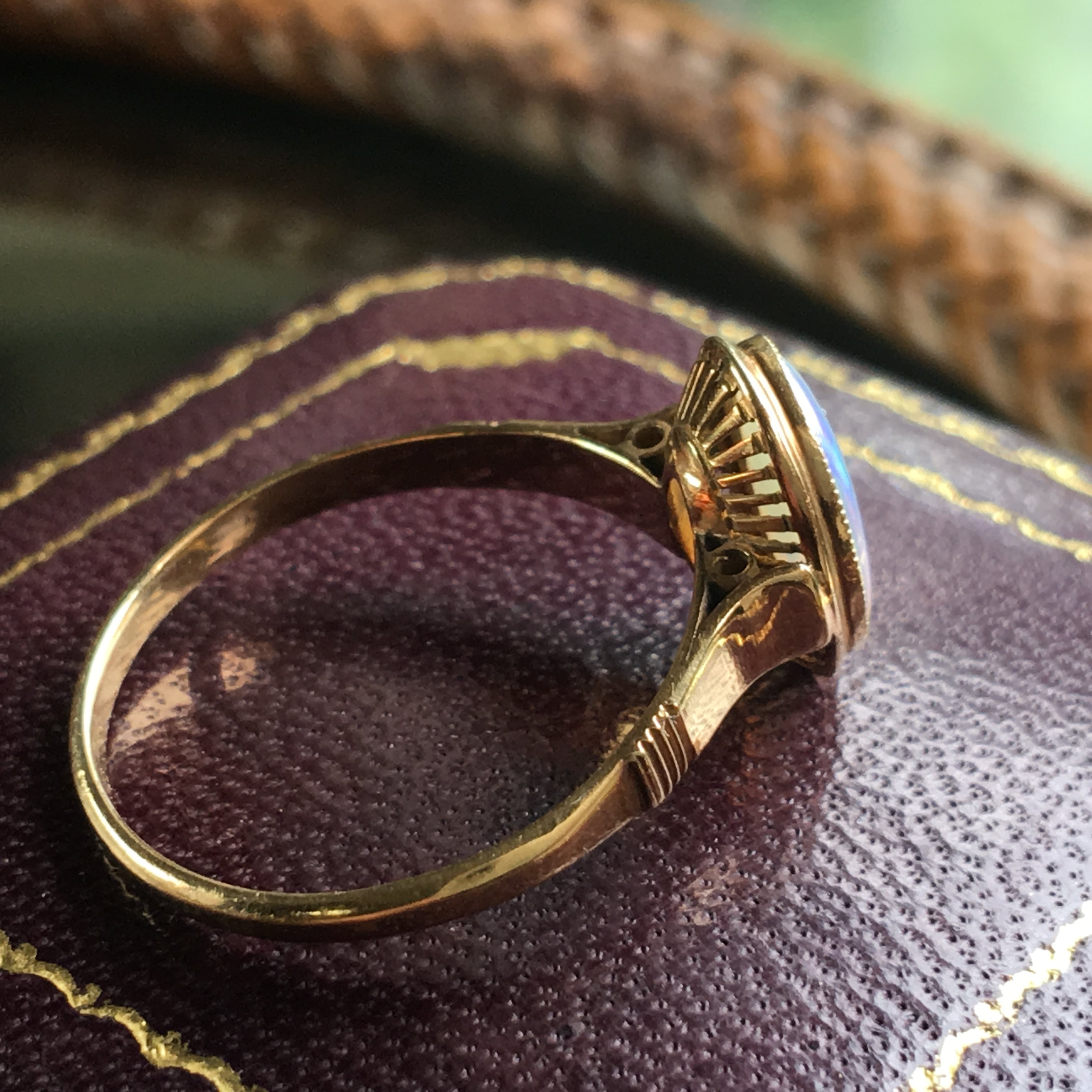 ヴィンテージ K18 光彩オパール覆輪留めリング