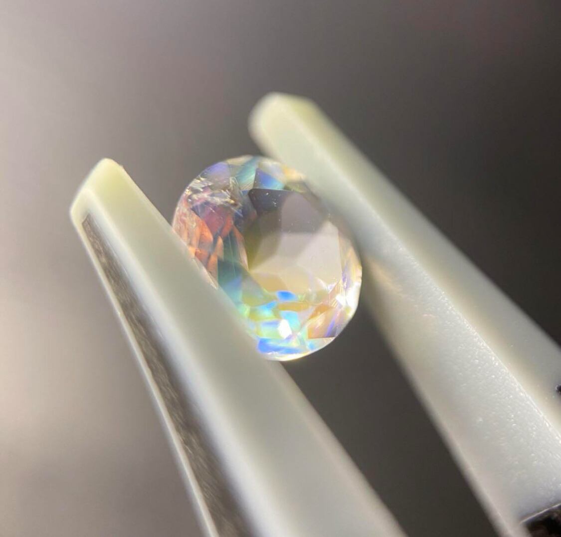 レインボームーンストーン 0.680ct 宝石 ルース | GCC.GEMS. レインボームーンストーン 0.680ct 宝石 ルース | GCC.GEMS.