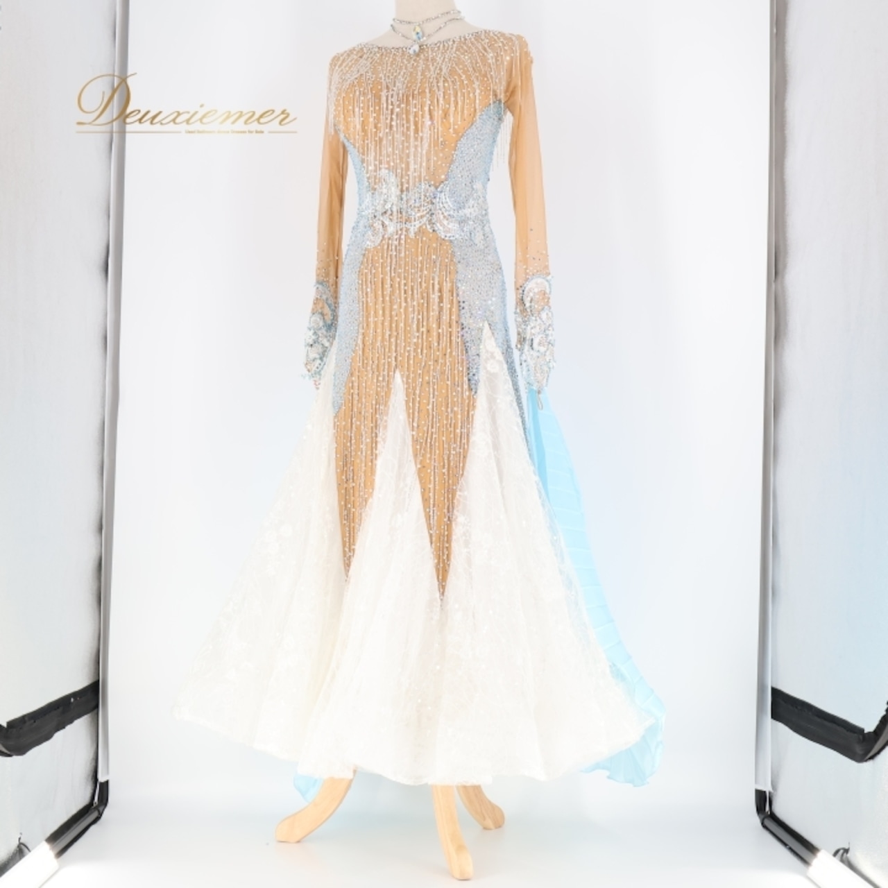 社交ダンス 衣装 gentil Chisaki uga ジャンティ 宇賀千咲 スタンダードドレス ワンピース ドレス スタンダード フロート レース デモ 競技 ダンス パーティ 発表会 水色 白 ホワイト系 ベージュ系 ブルー系 高級感 プリーツ フロートドレス gentileドレスバッグ