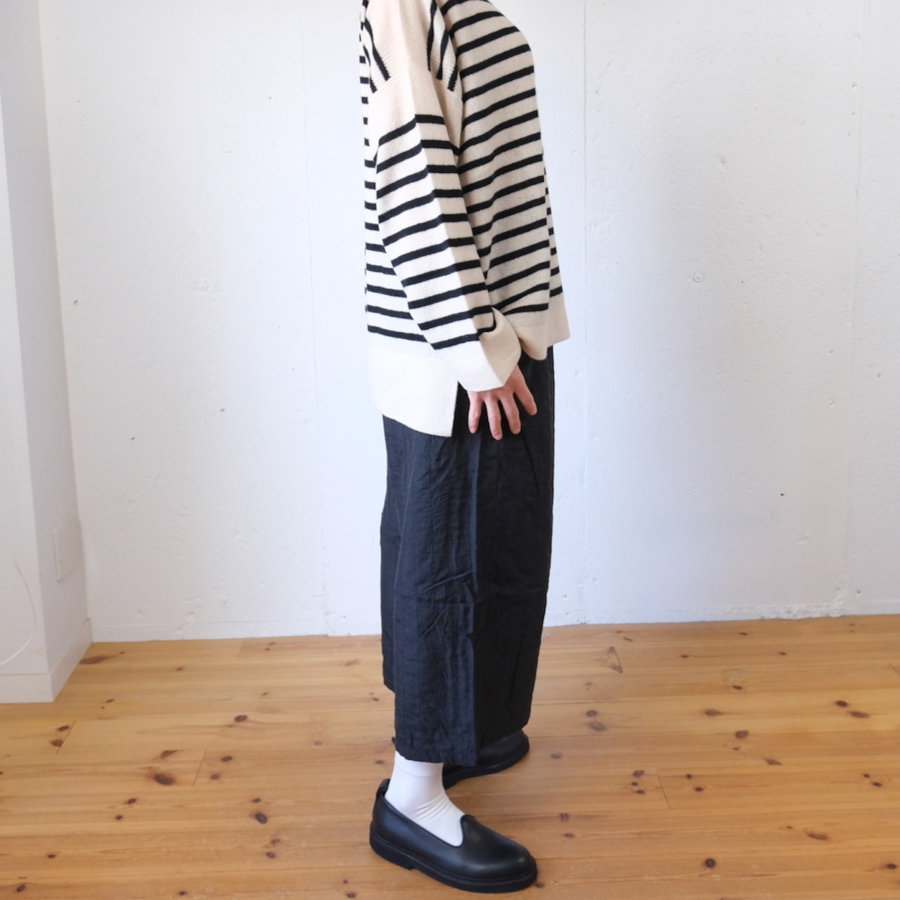 maison de soil (メゾンドソイル)シルク 薄キルティング イージーパンツ(ブラック)