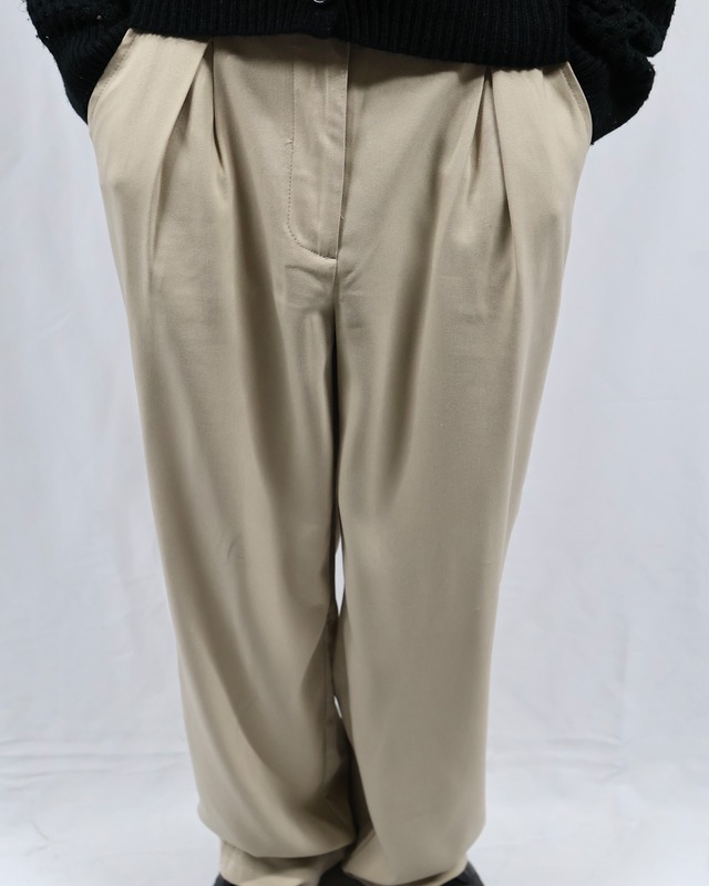 tuck wide straight slacks