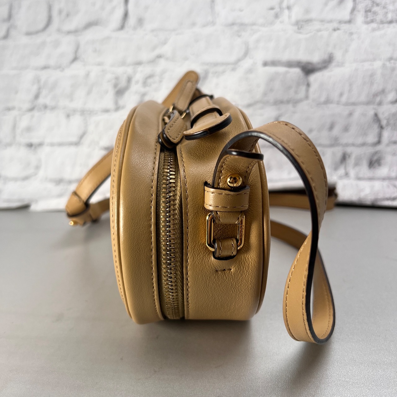 FENDI フェンディ カメラケース スモール オーロック  レザー ショルダーバッグ ブラウン A-14267