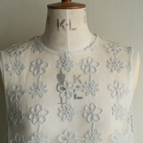 Villd  Tulle × Embroidery tops