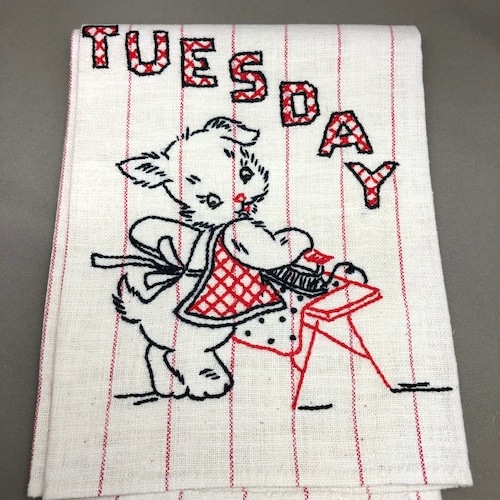 アメリカンヴィンテージ　クロス 刺繍　犬　わんちゃん　タオル　Tuesday　