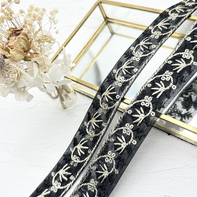 スパークル　[ブラック]インド刺繍リボン　2573