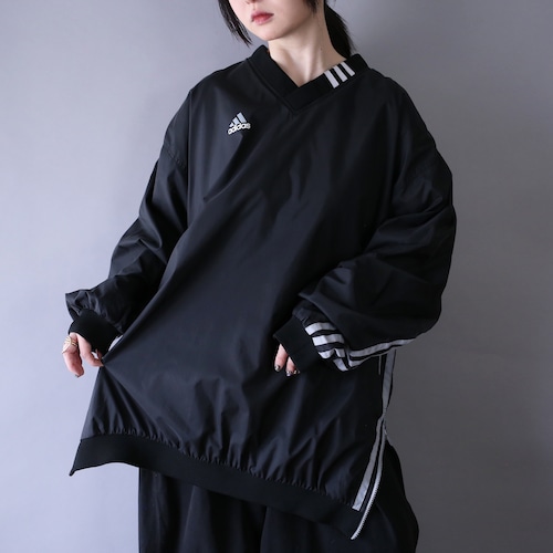 "adidas" 3-stripes and side zip tech design over silhouette pullover
