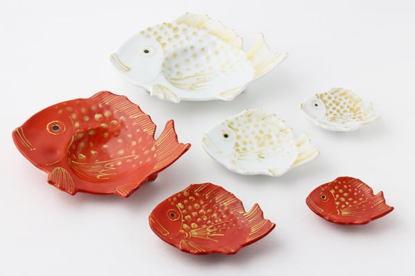 白磁【鯛】小皿　おめでたい鯛の形の小皿-