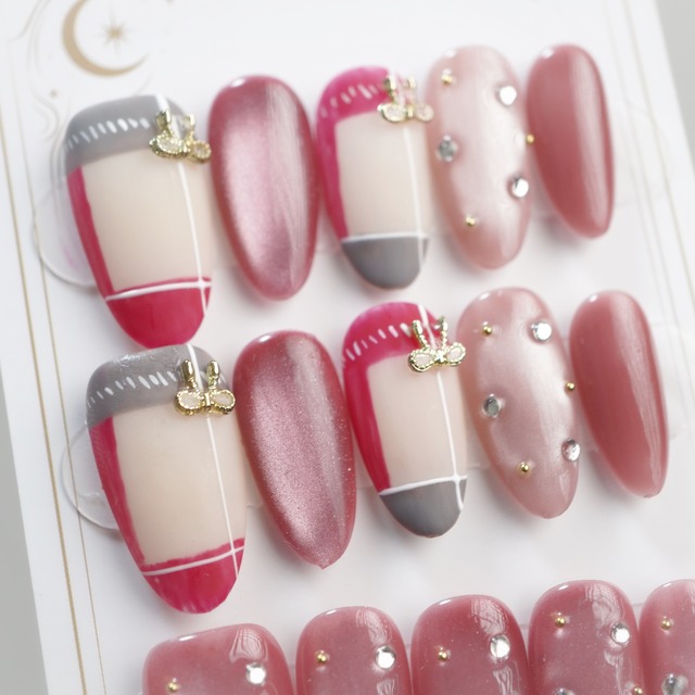 #651 ロング アーモンド／XY211 繰り返し使えるネイルチップ