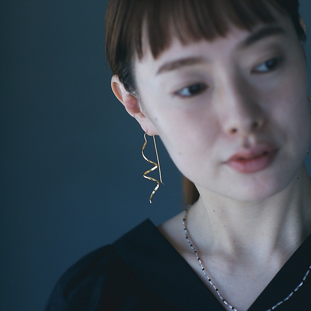 Laure ピアス ゴールド