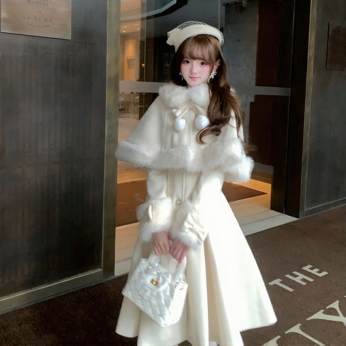 雪の令嬢ファーケープ付きの純白ウィンター2WAYコート | Maiden's Rêve