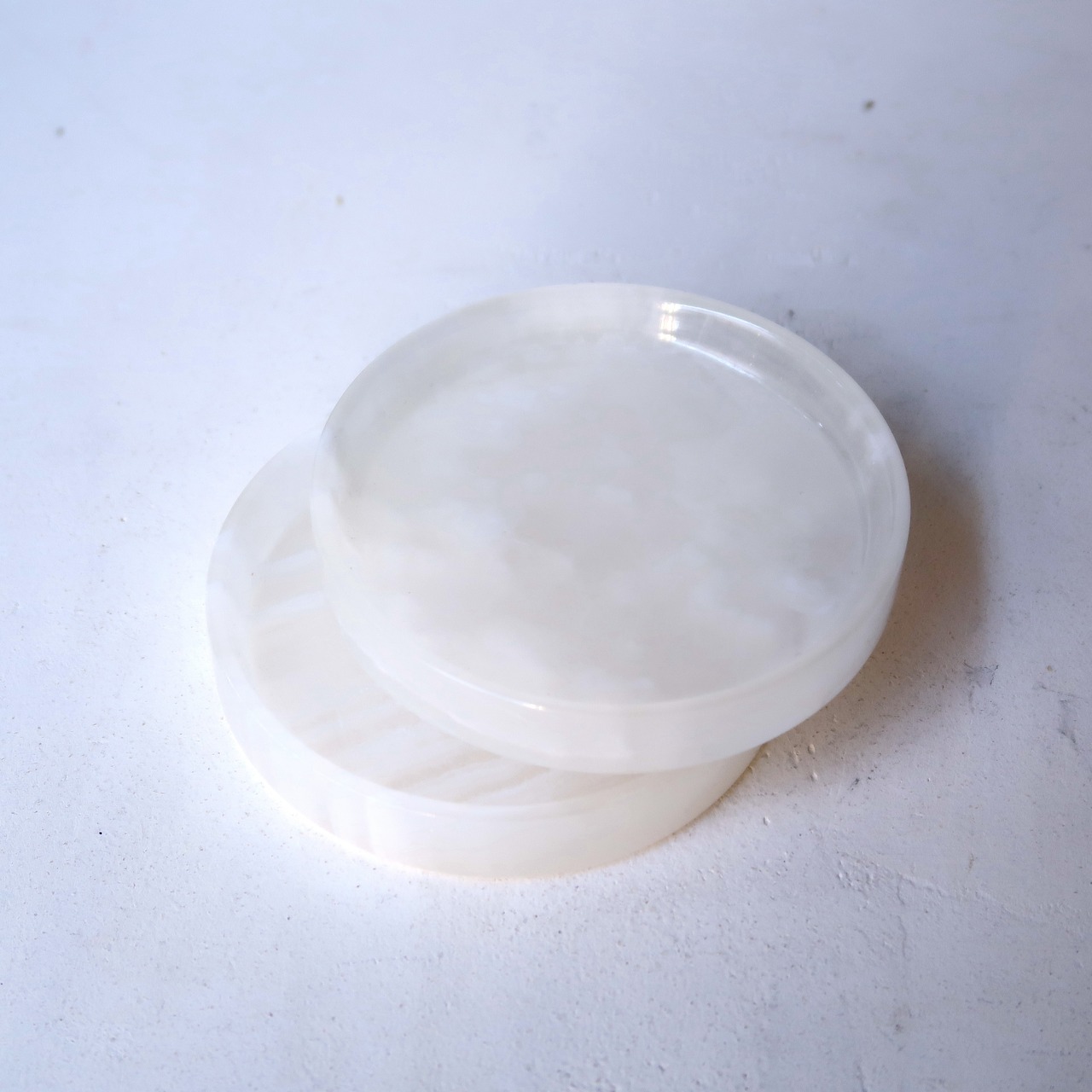 シャーレのようなジュエリートレイ