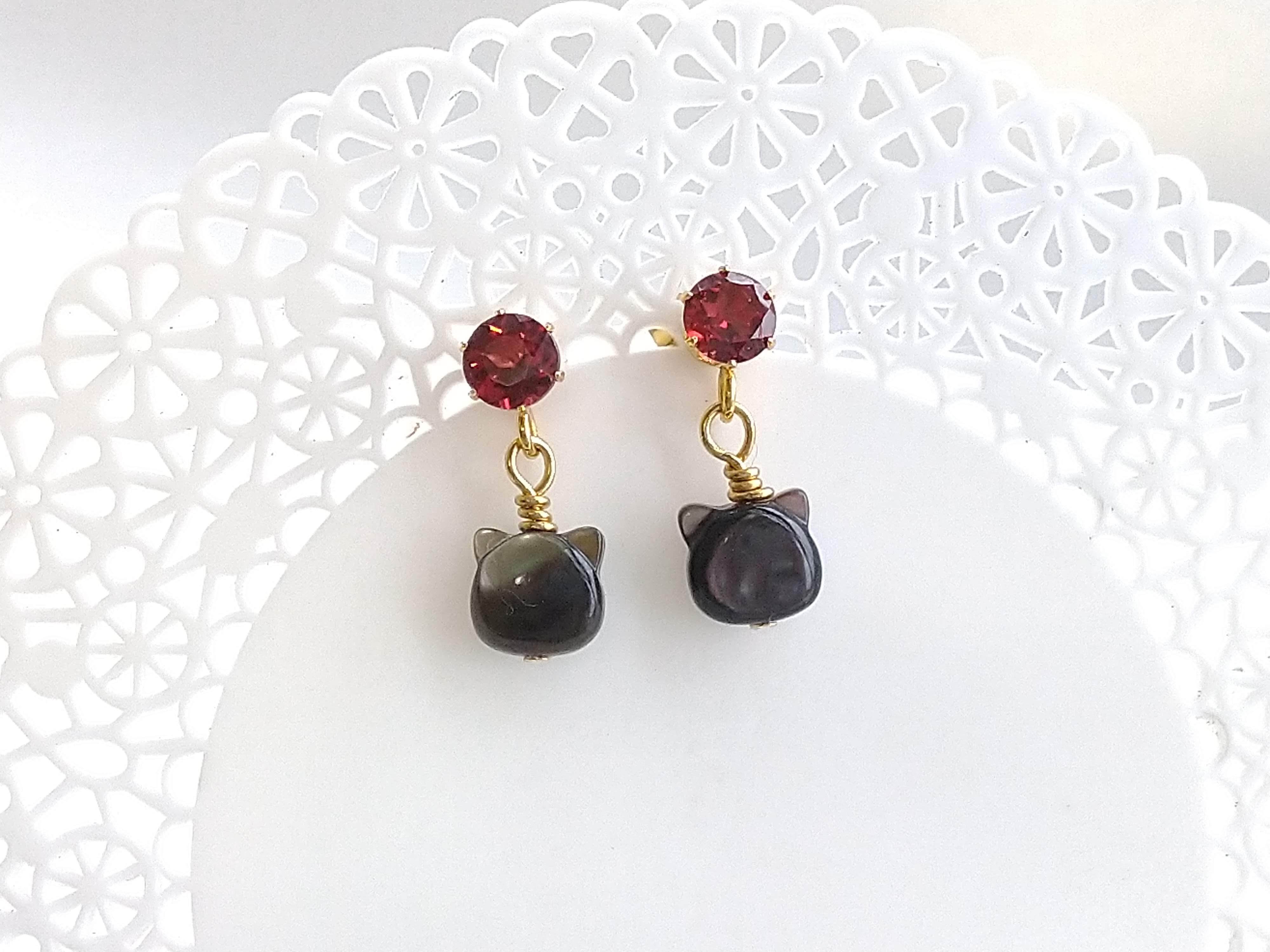 黒猫さんとガーネットのピアス