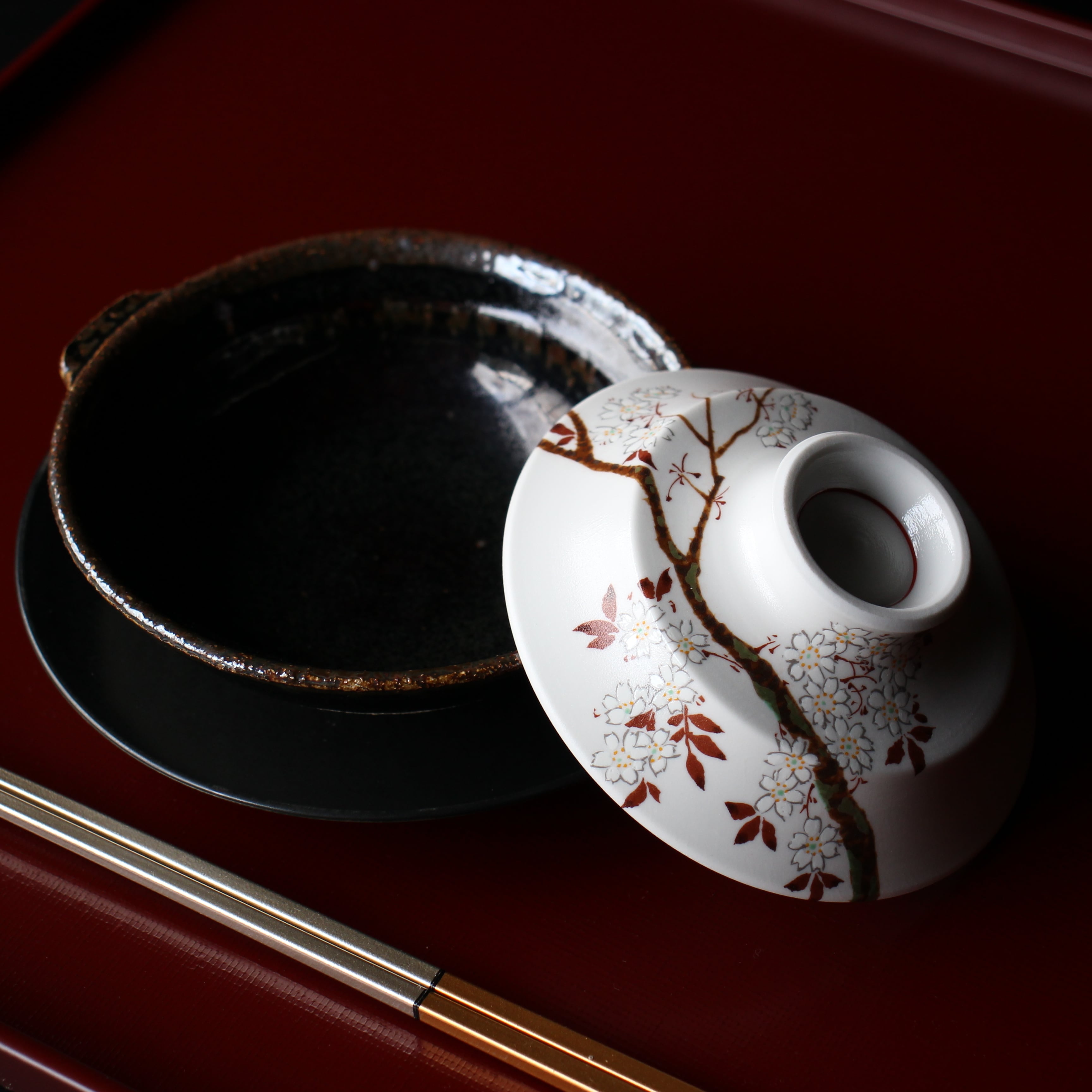 有田焼 五色 目玉焼鍋（台皿付） | 芦屋貴兆陶家 online shop