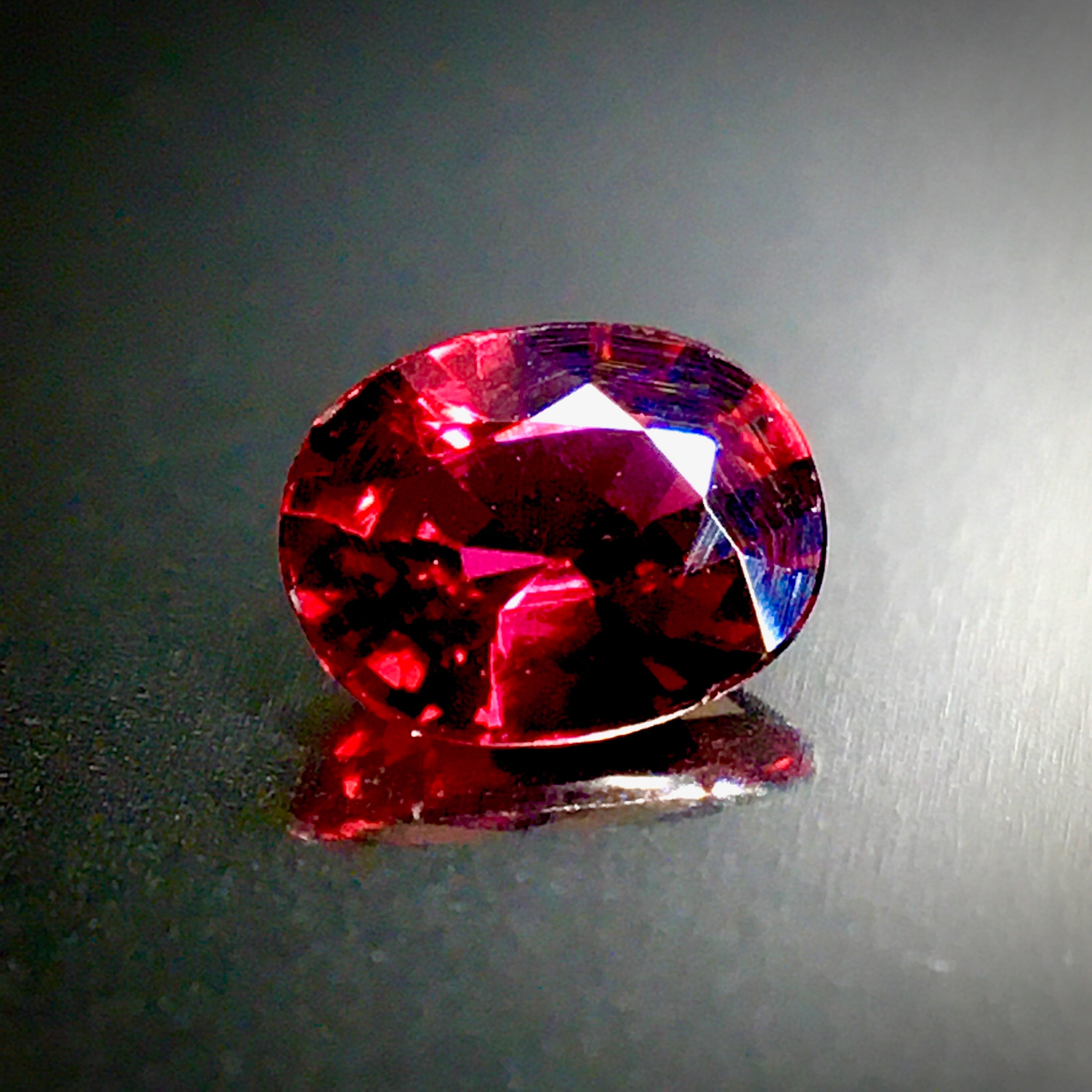 深い”真紅”の輝き 0.2ct 天然 ピジョンブラッド ルビー | Frederick’s Gems&Jewelry powered by BASE