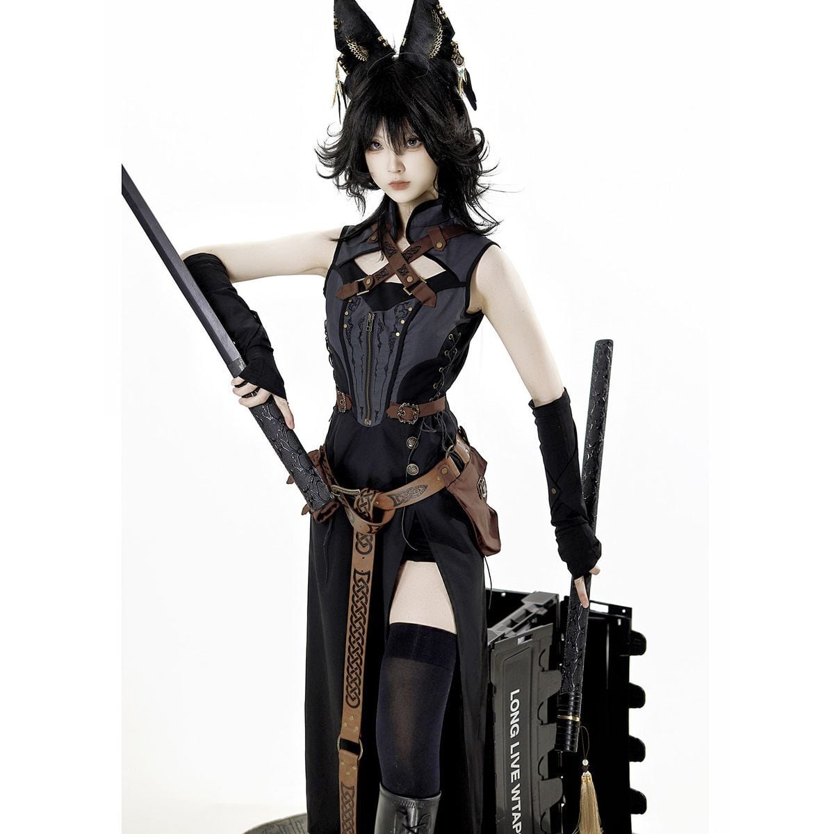 黒霧のファントム・ハーネスベルト×スリットロングコーデセット
