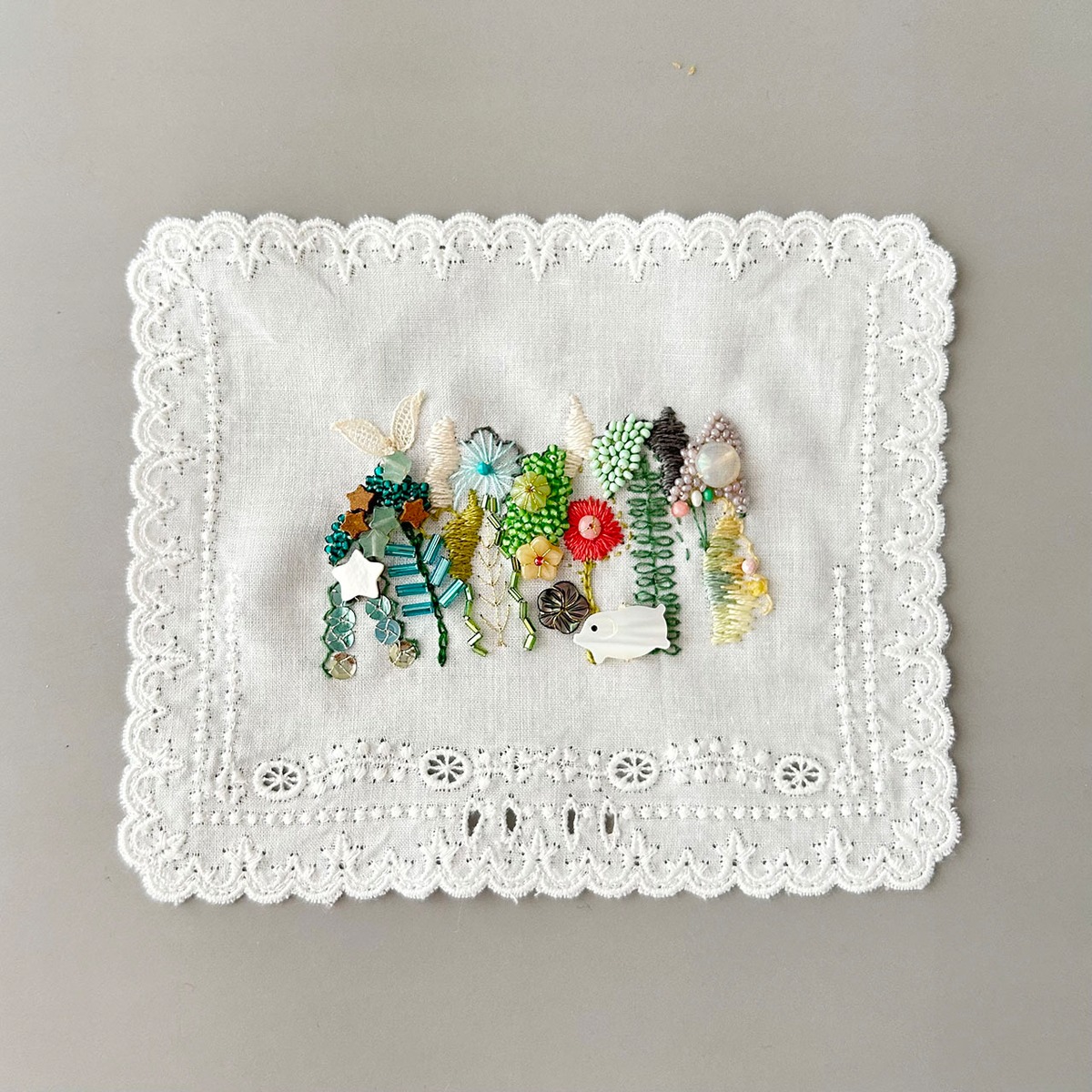 ハンドメイド 刺繍 レース ミニバスケット♡ 凛々しく