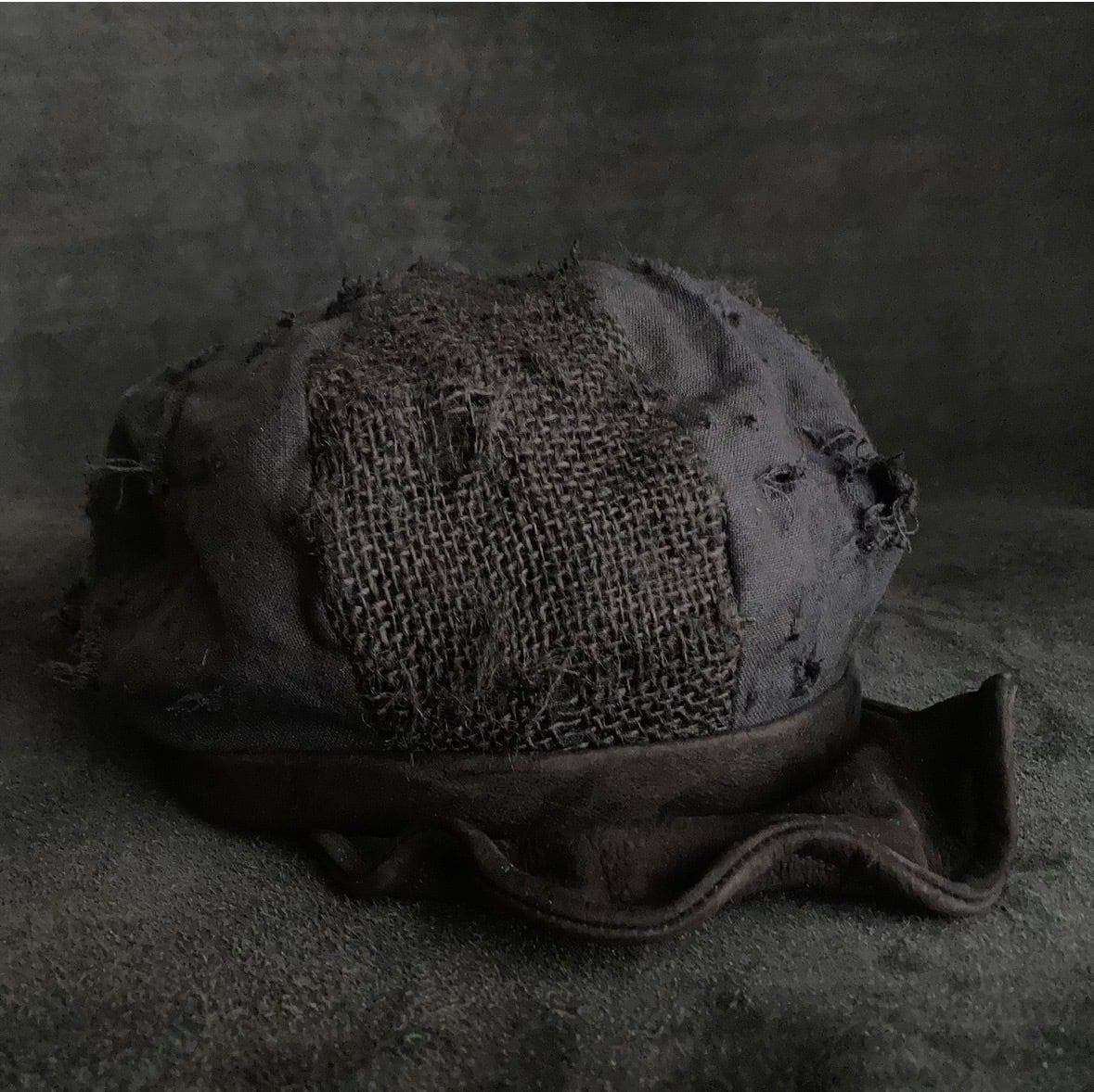 TRIANGLES HAT | Black jute damage casquette