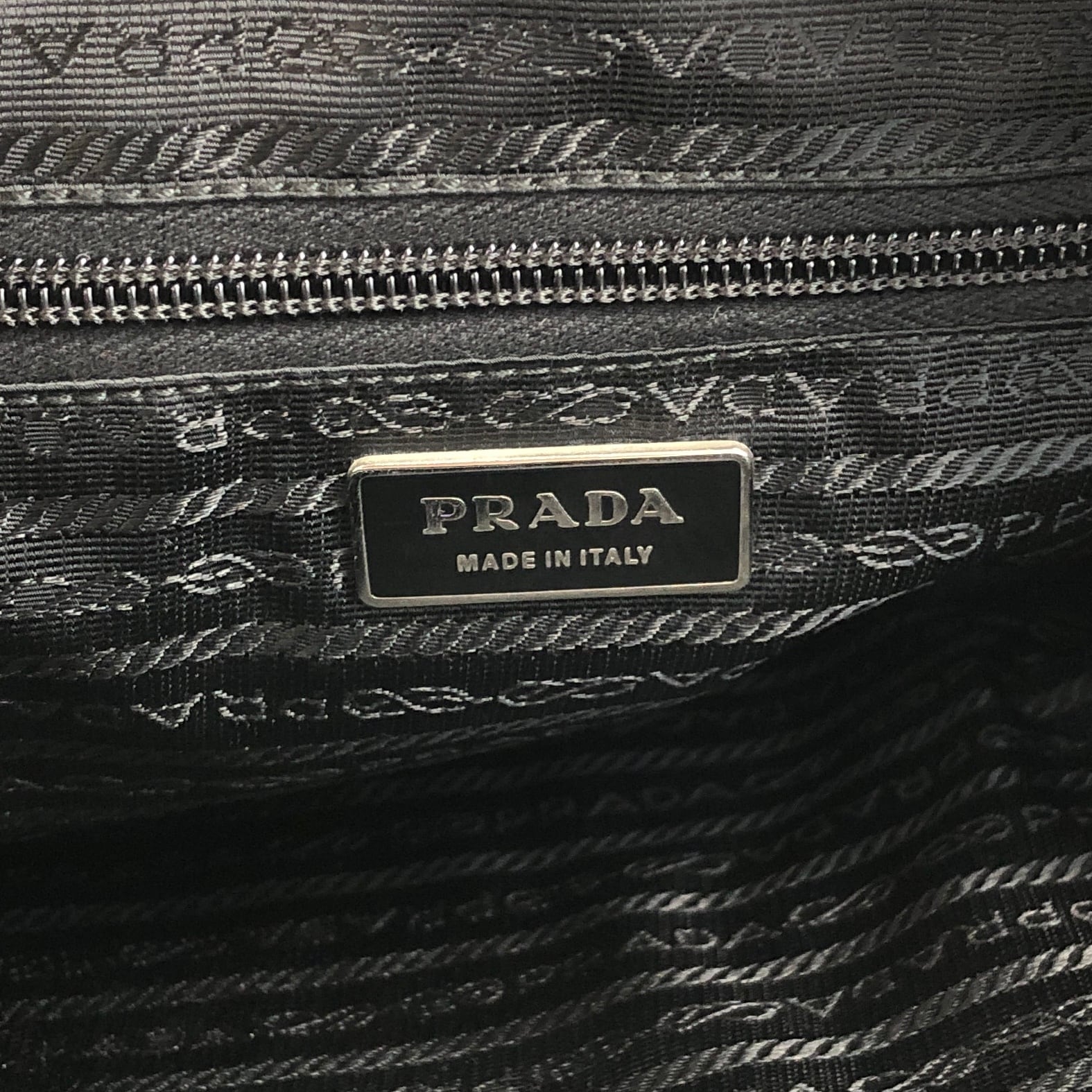 PRADA プラダ ショルダーバッグ ブラック トライアングルロゴ ナイロン