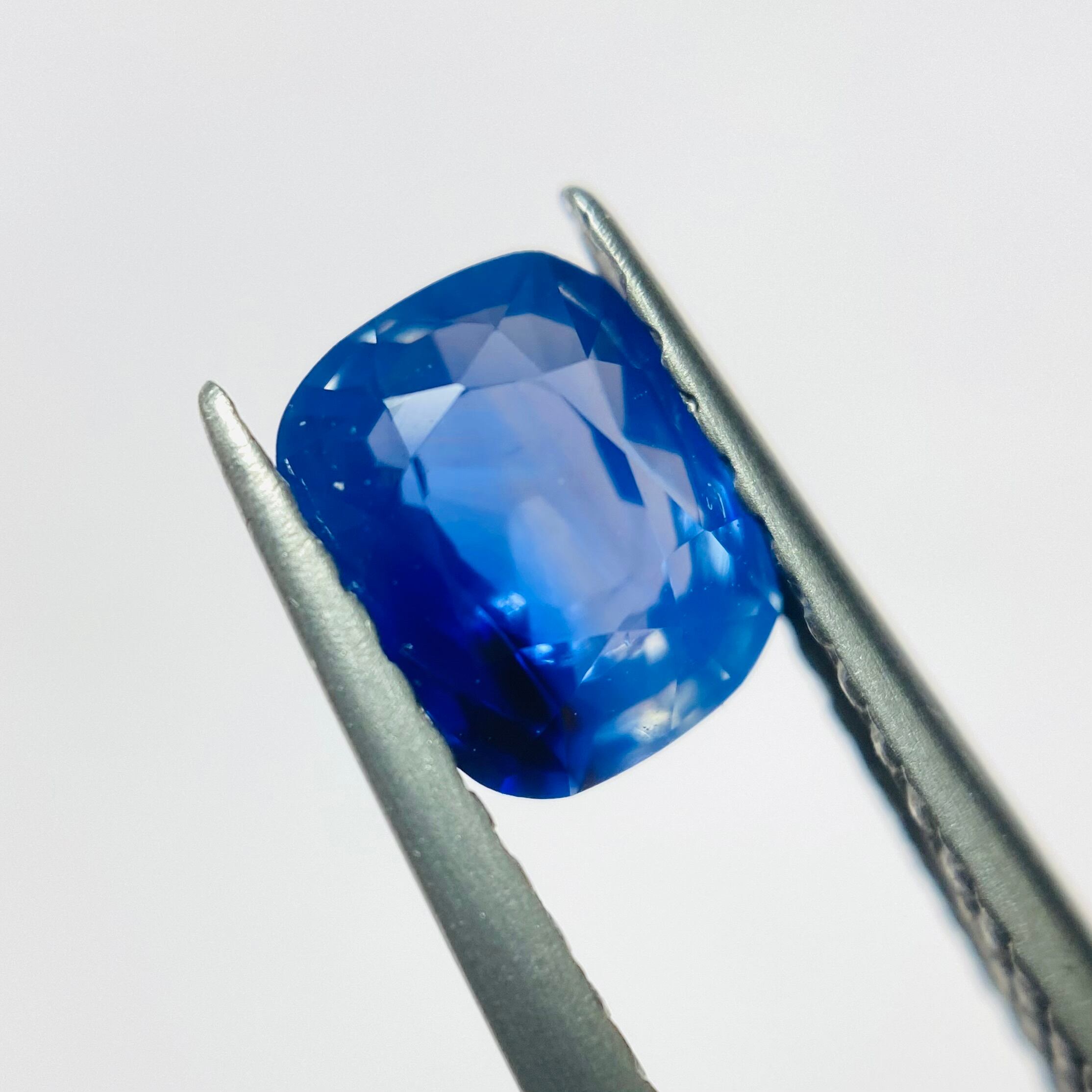 幻想的なシルキーブルーサファイア2