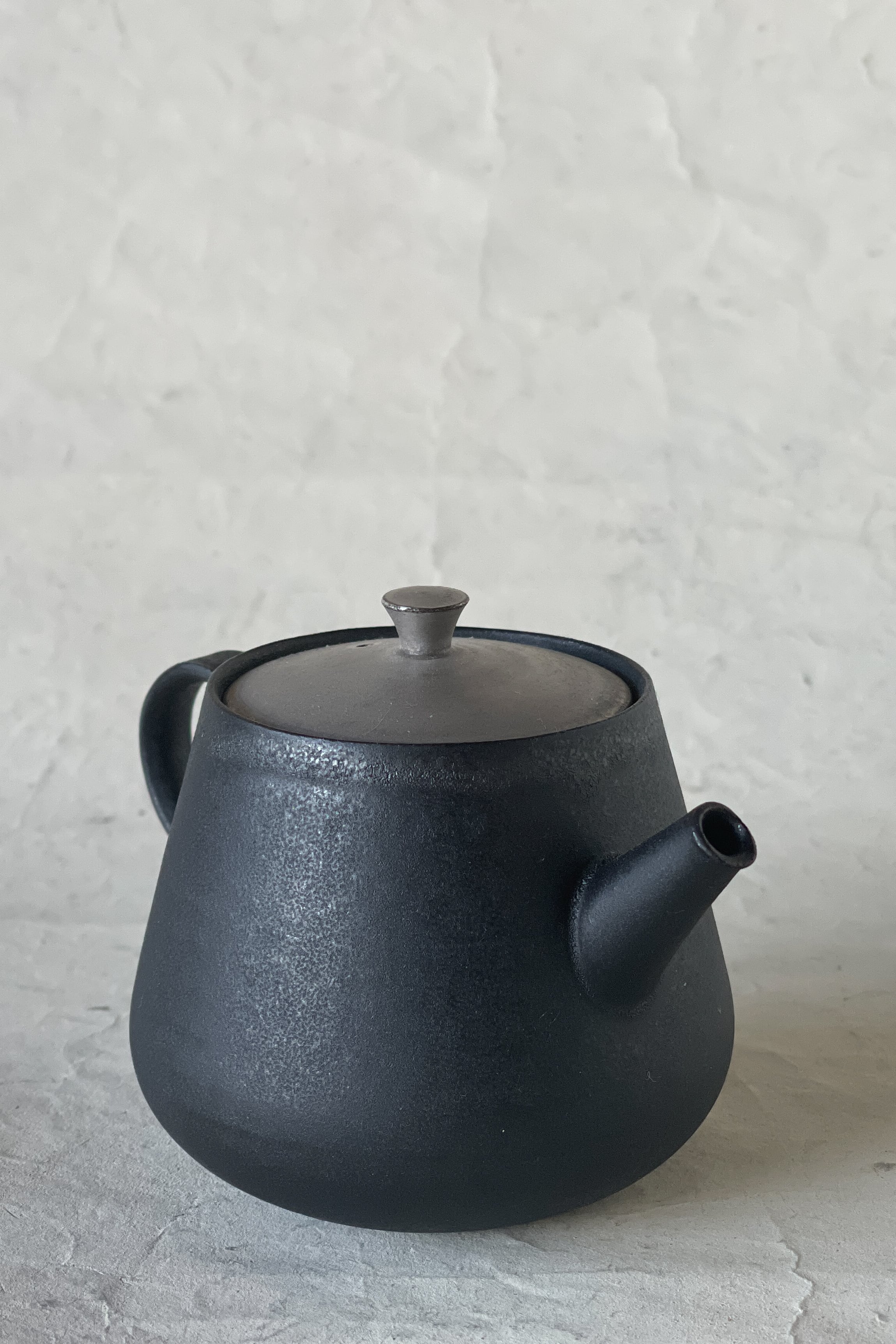 黒銀彩 茶壺 服部竜也作品 HT26_46 | web-shop MITATE