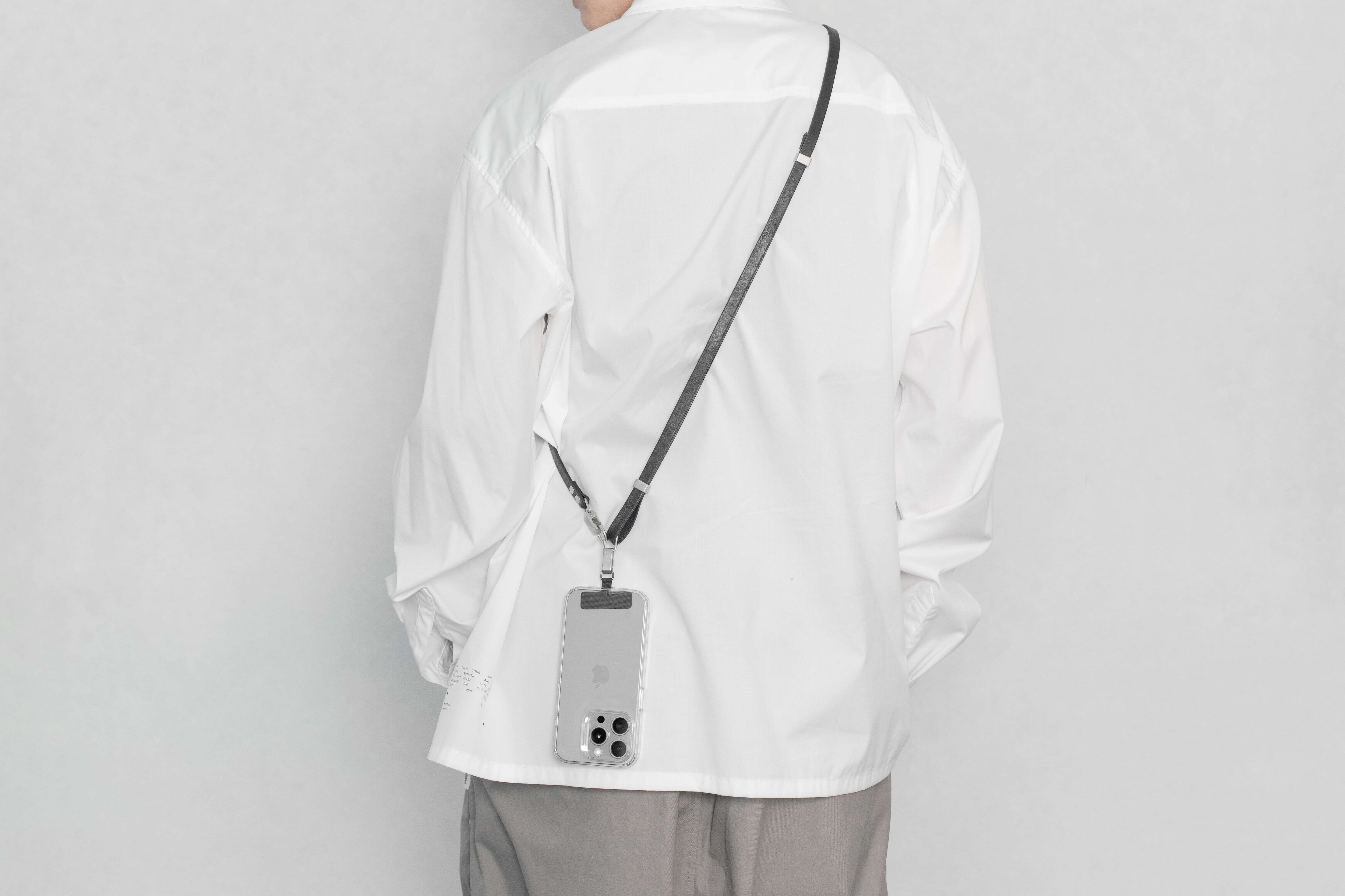スマホにもカメラにも使える2WAY ストラップ「Leather Long Strap