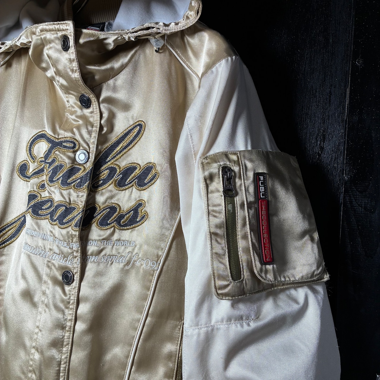 FUBU / ゴールド×ホワイト 切り替えジャケット / Y2K短丈シルエット / ラグジュアリーHIPHOP