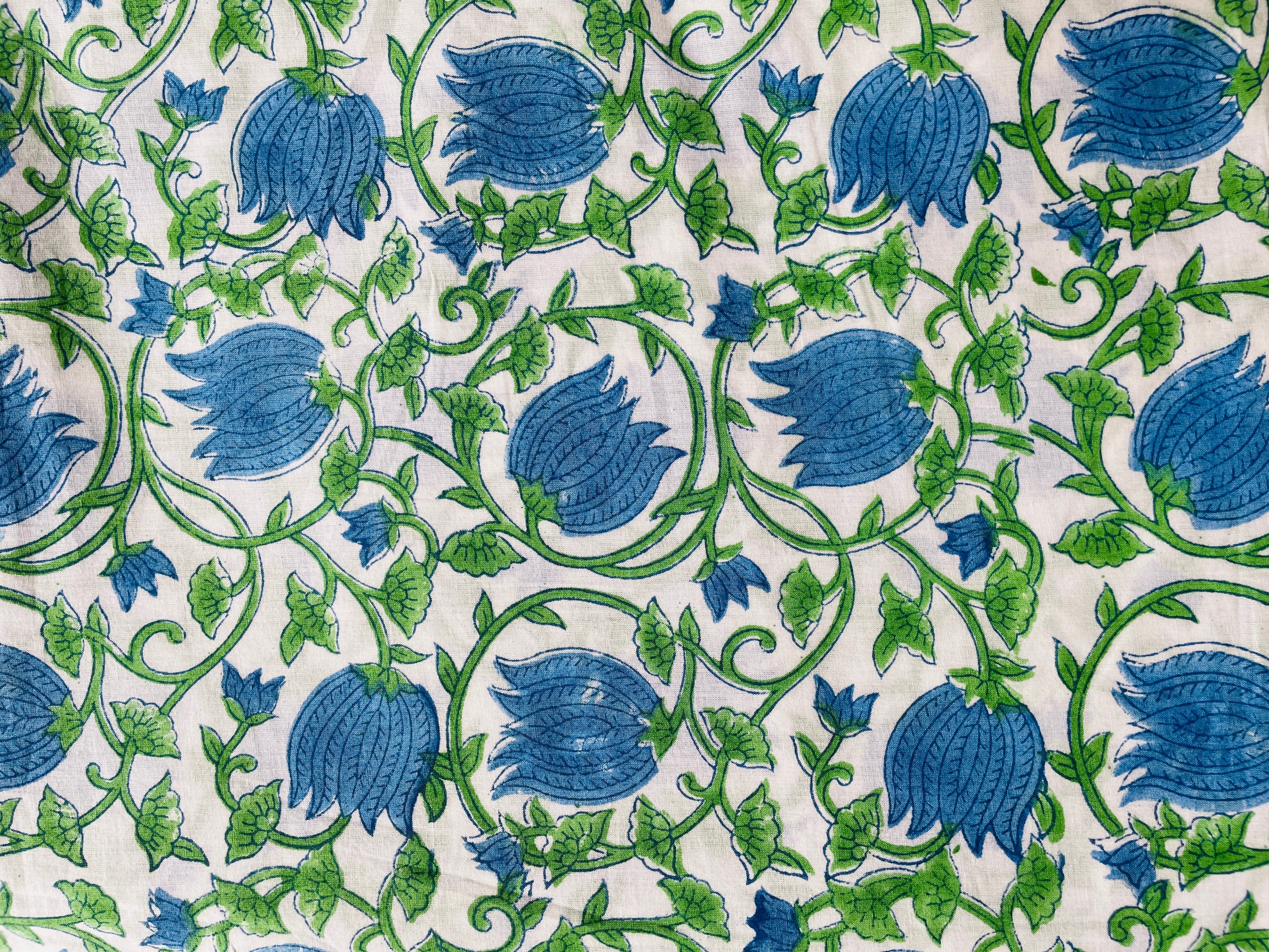 未使用※インド ブロックプリント 中綿入りキルト グリーンワイルドローズ　ラグ 未使用※インド ブロックプリント 中綿入りキルト グリーン