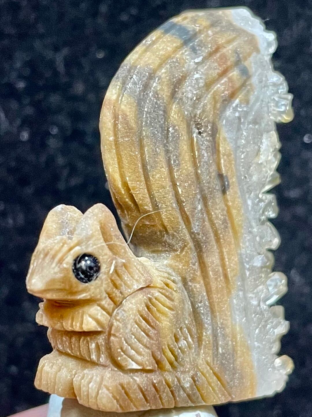 14) 天然石・母岩彫刻「リス」水晶クラスター