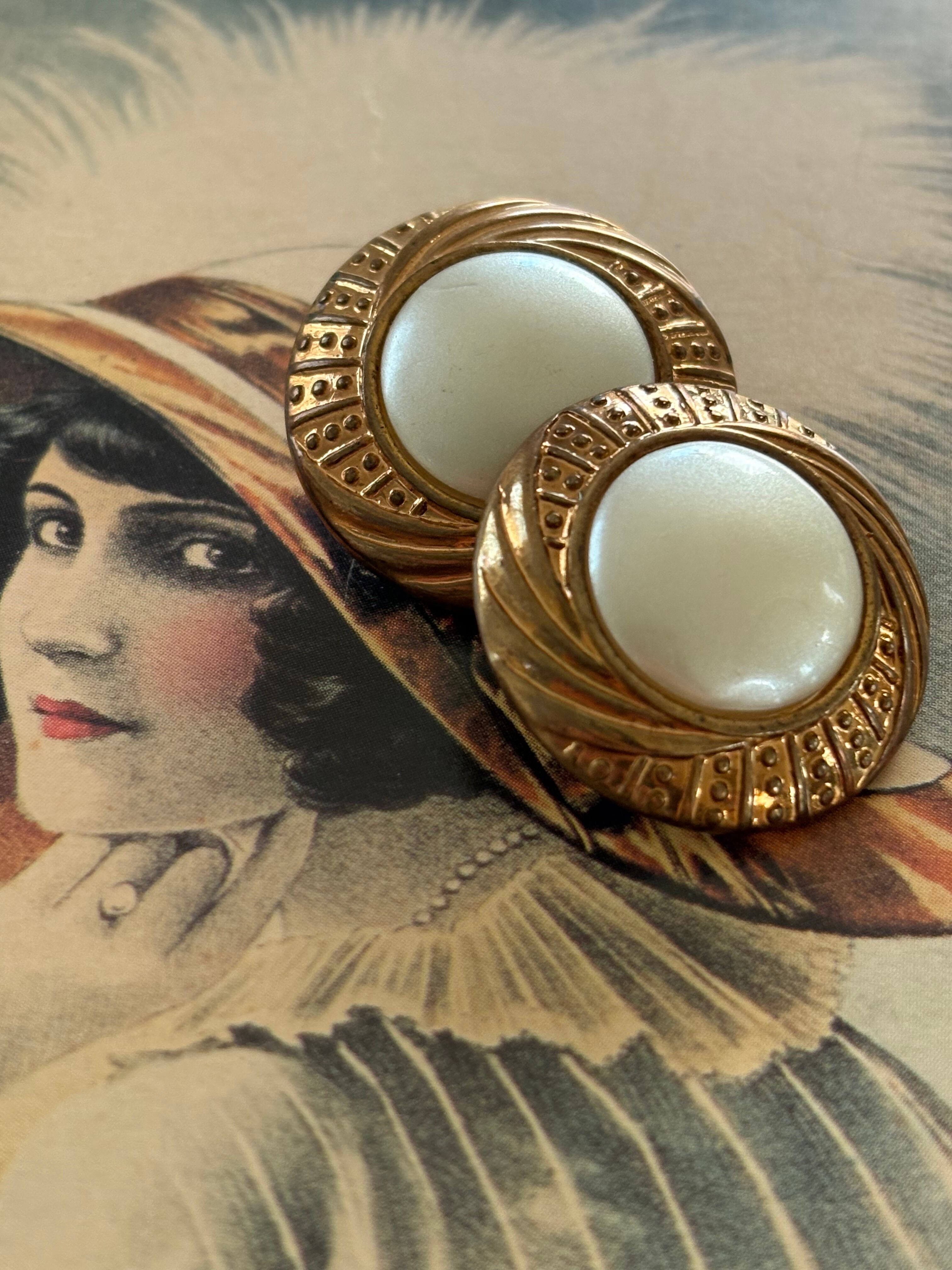 フランス Vintage ヴィンテージボタン カボション ゴールド 23mm プラスチック アクセサリーパーツ デコレーション材
