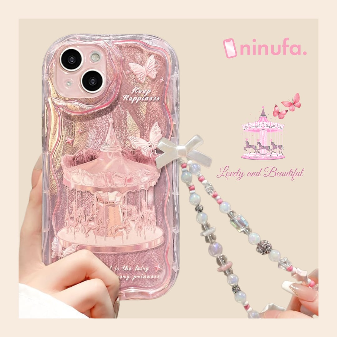 【iPhone16まで対応】メリーゴーラウンド◎かわいい メルヘン ウェーブフレーム キラキラ バタフライシルバー スマホケース ND-15276