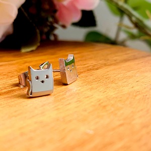 キャットピアスB