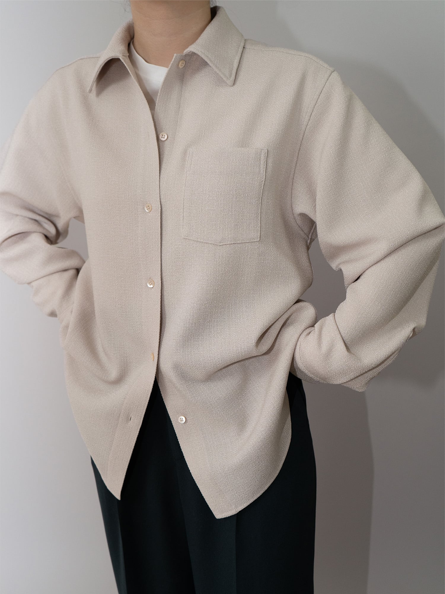Shiny Pocket Shirt / Beige | FUSA