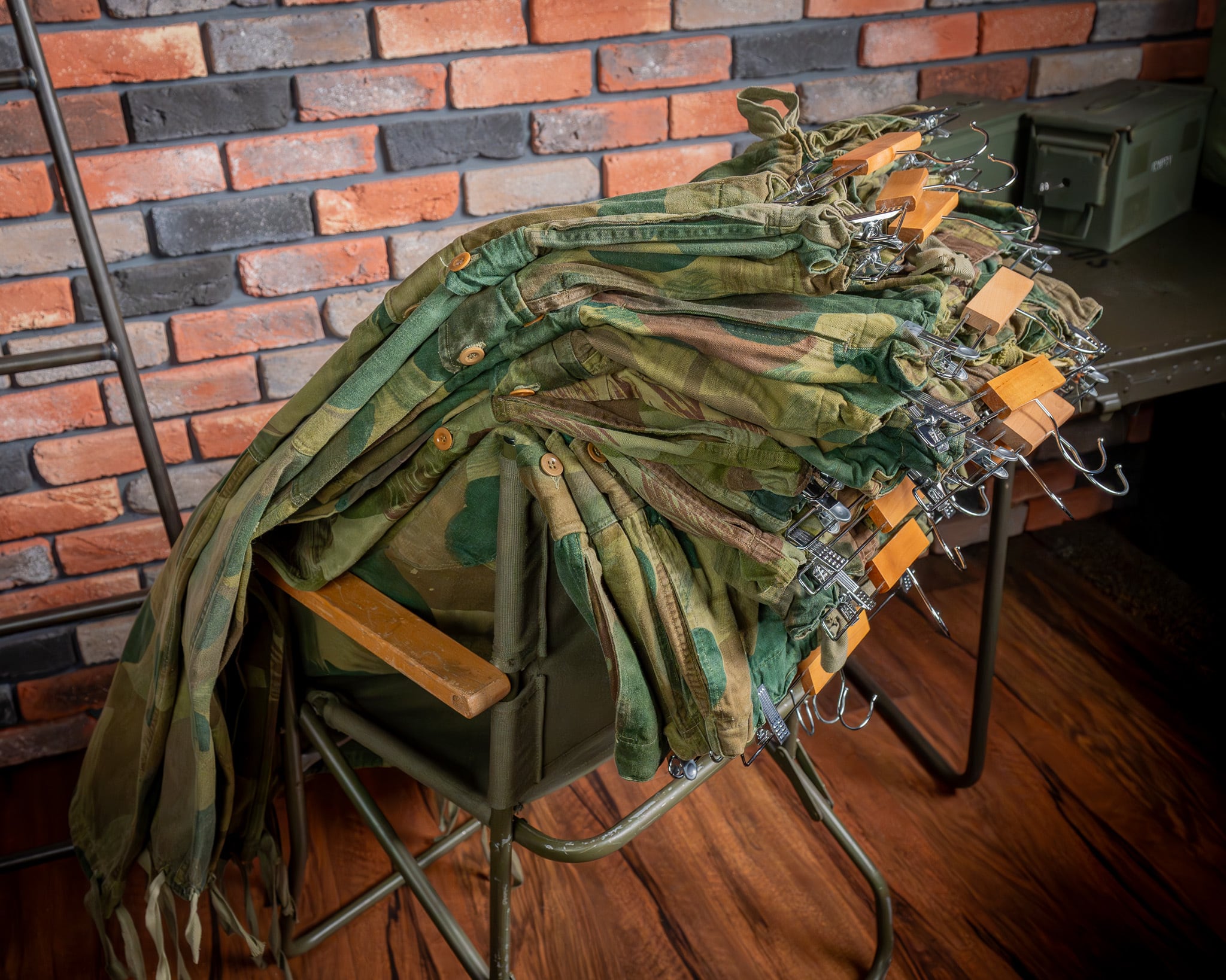 ＢＵブルガリア軍＊自主準軍事防衛組織/ＤＯＳＯメンバーピン（実物） USED】50's Belgian Army Brushstroke Camouflage Trousers 実物